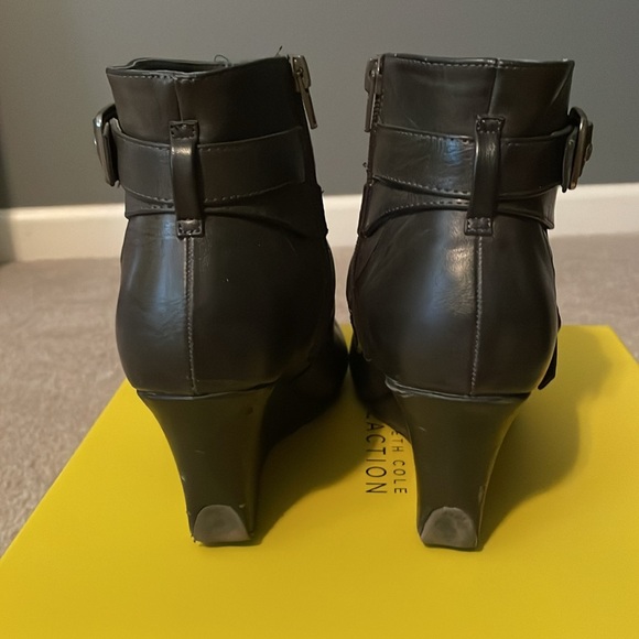 Cute Kenneth Cole Reaction Booties, size 9. - Picture 4 of 11